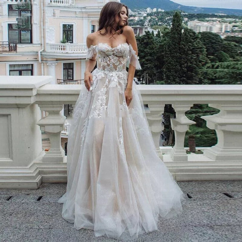 Vestido de novia corte A con aplicaciones de encaje, mangas al hombro