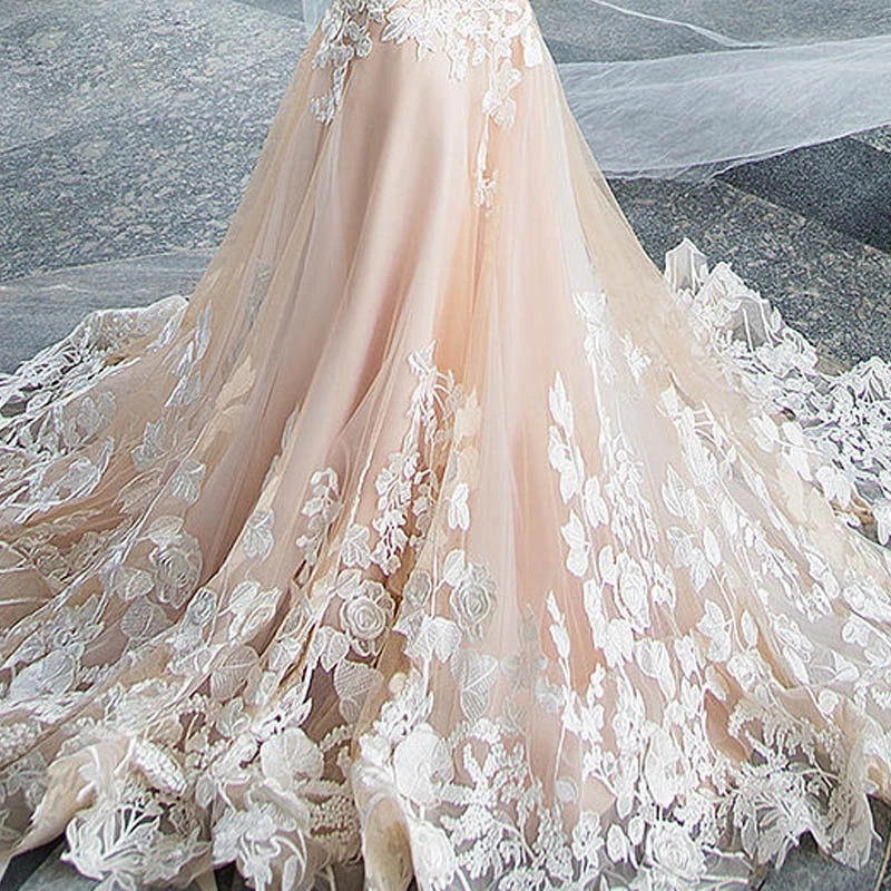 Vestido de novia en corte Sirena con apliques de encaje, espalda descubierta