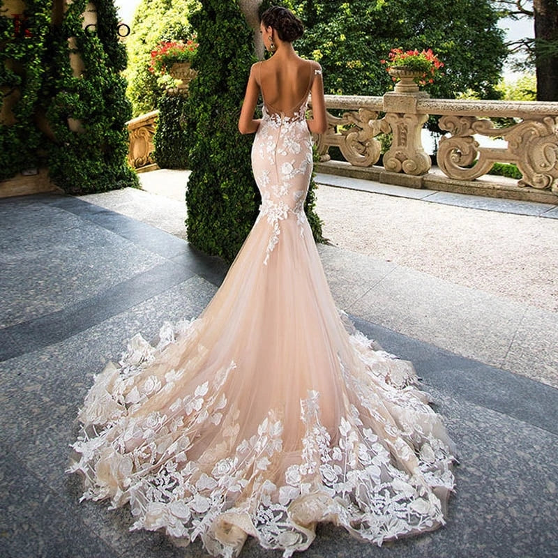 Vestido de novia en corte Sirena con apliques de encaje, espalda descubierta