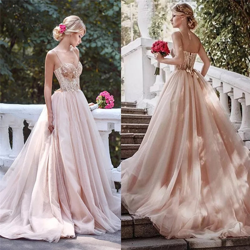 Vestido de novia corte princesa con tirantes y aplicaciones de lentejuelas