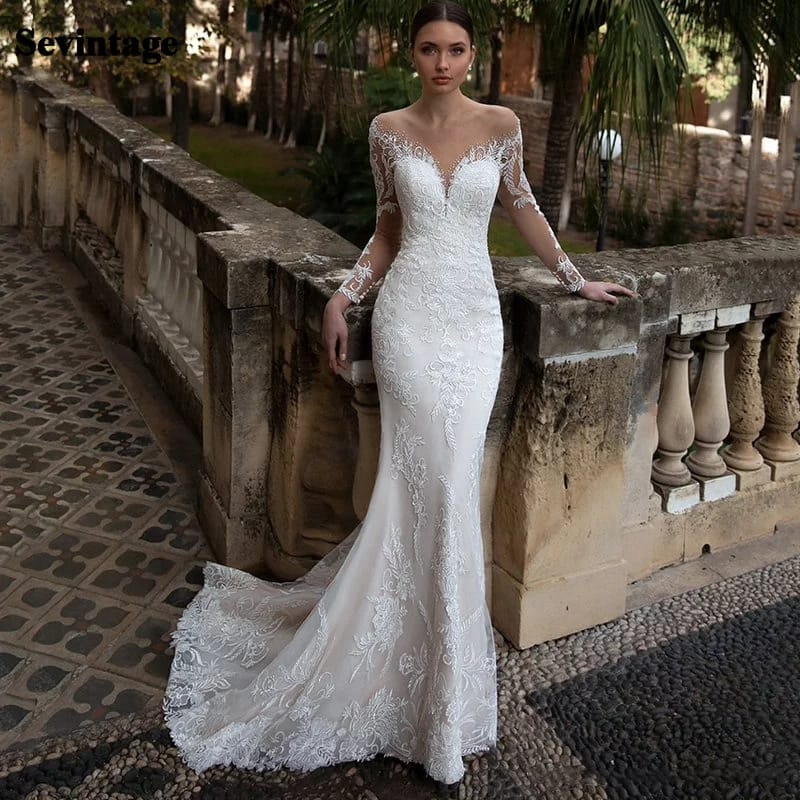 Vestido de novia corte Sirena con mangas largas y pedrería, cuello en v