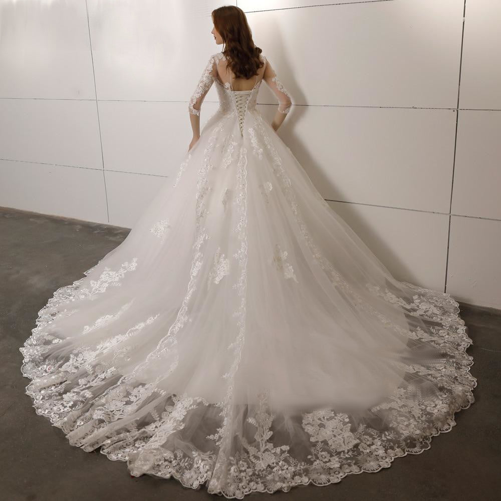 Vestido De Novia con mangas tres cuartos, espalda abierta.