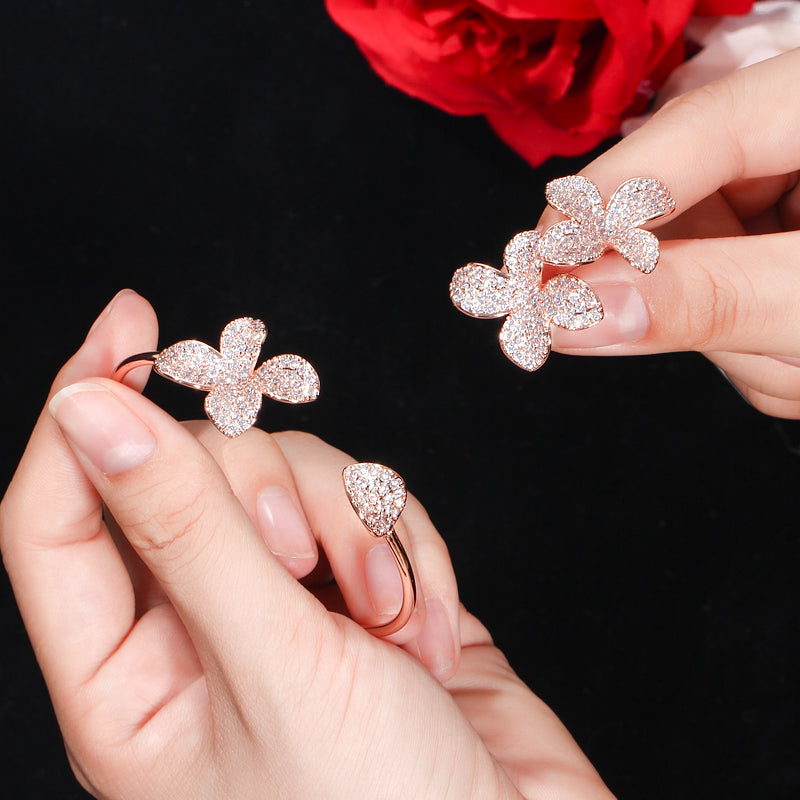 Hermosos aretes para novia en flor plata y oro rosado