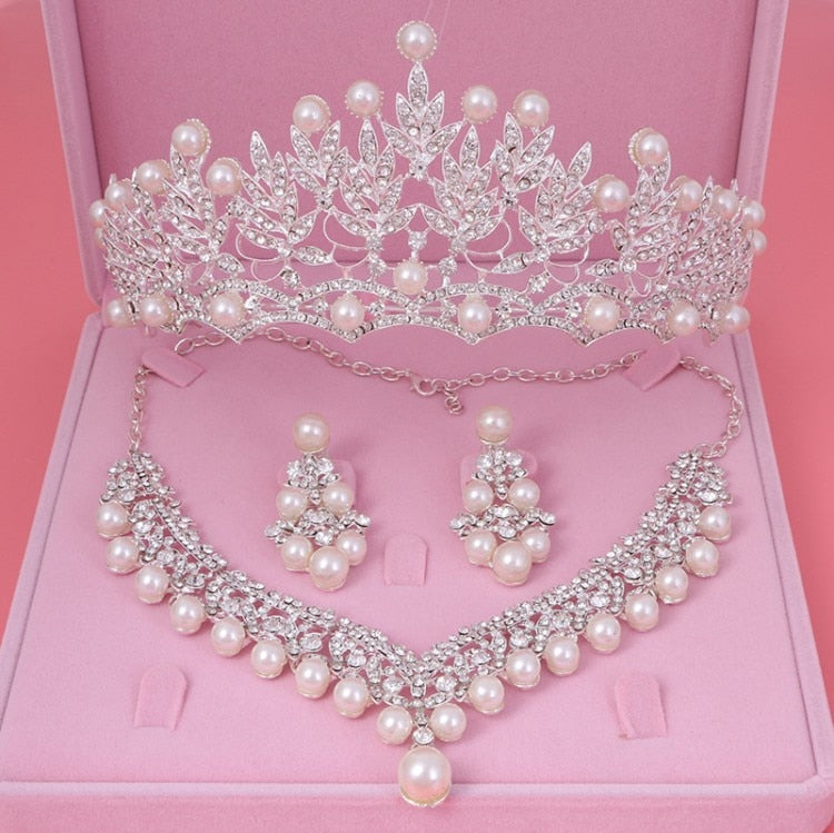 Gran variedad de tiaras y sets para novia