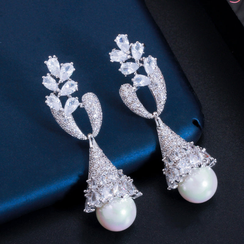 Elegante aretes para novia de zirconias y perlas