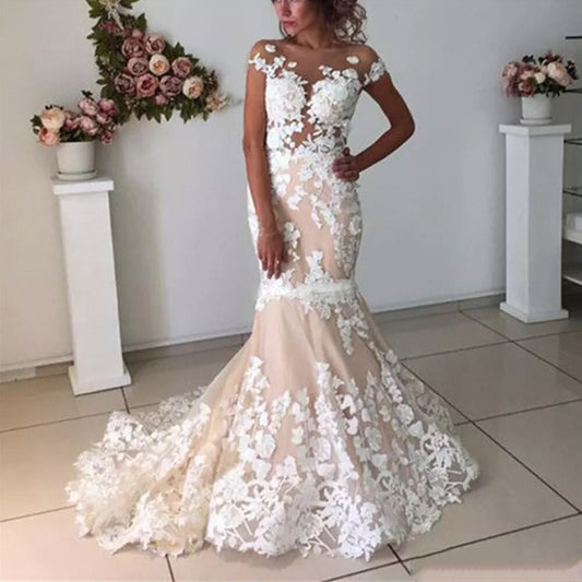 Vestido corte Sirena con aplicaciones de encaje florales en tul