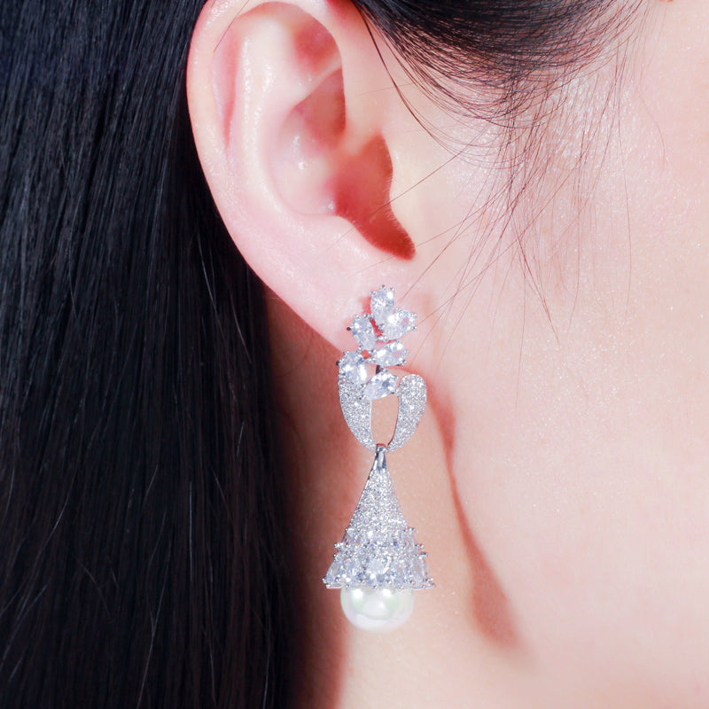 Elegante aretes para novia de zirconias y perlas