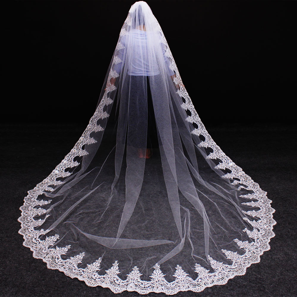 Mantilla para novia con aplique de encaje