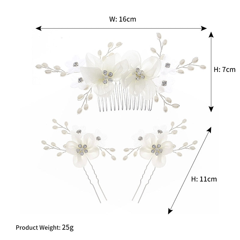 Peinetas y pasadores de flores blancas y perlas