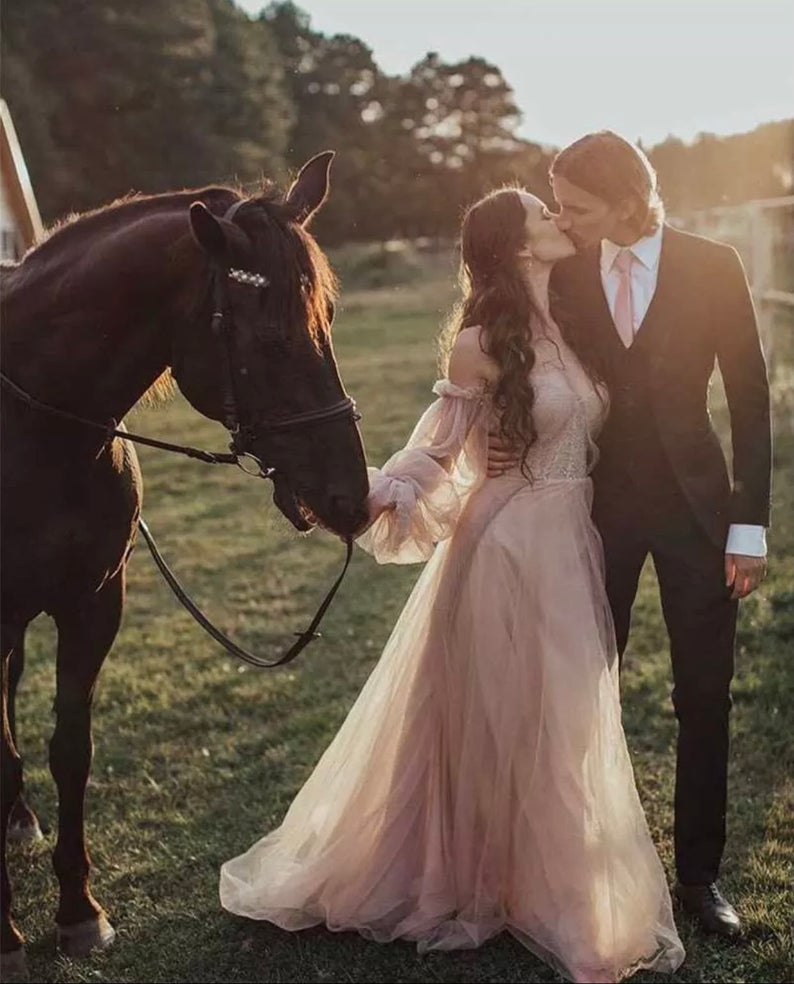 Vestido de novia Boho  de mangas abullonadas, en tul