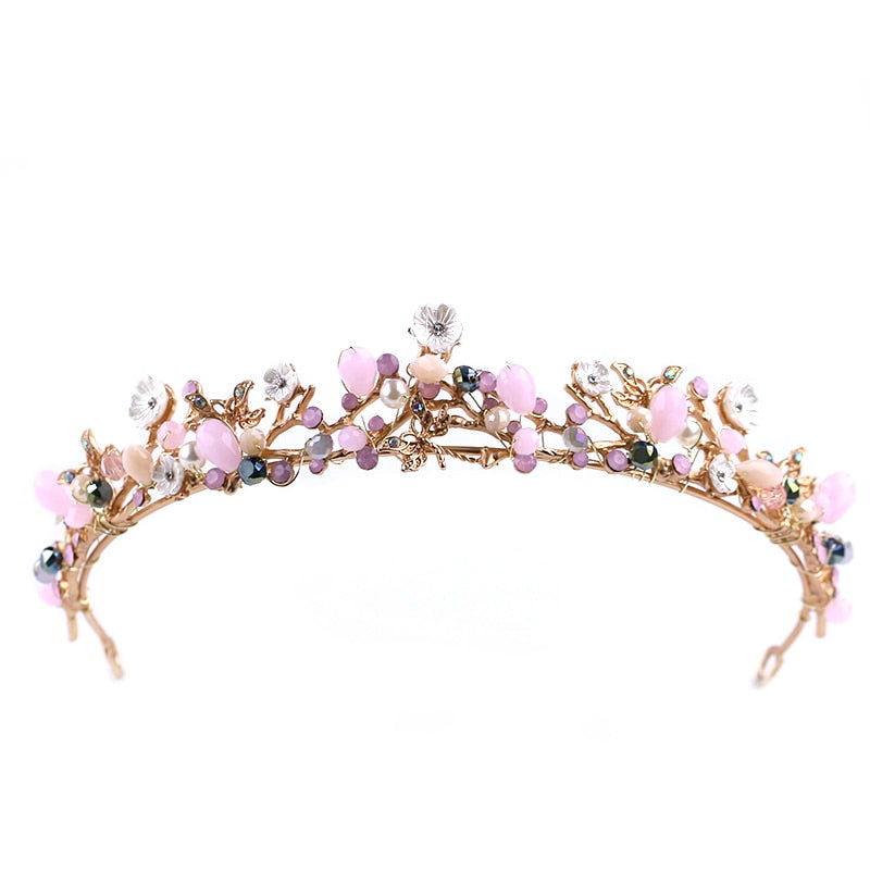 Preciosa tiara en detalles rosados con flores