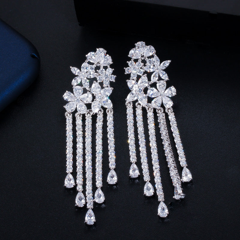 Hermosos aretes para novia de flores  colgantes con piedra en gota