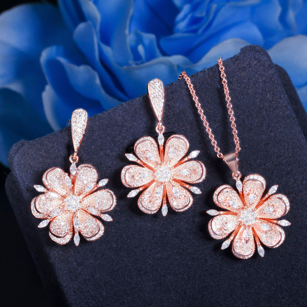 Set de joyería para novia de aretes y collar de flores 3D en zirconias