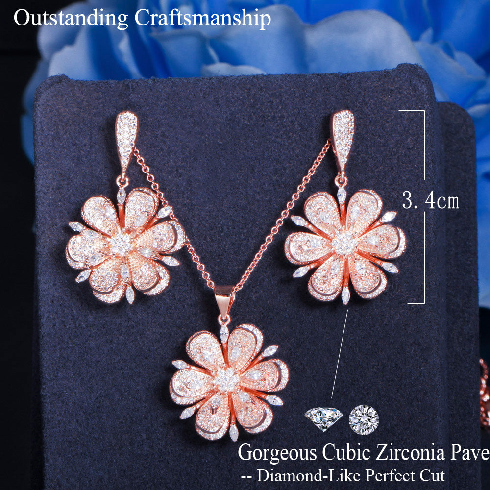 Set de joyería para novia de aretes y collar de flores 3D en zirconias