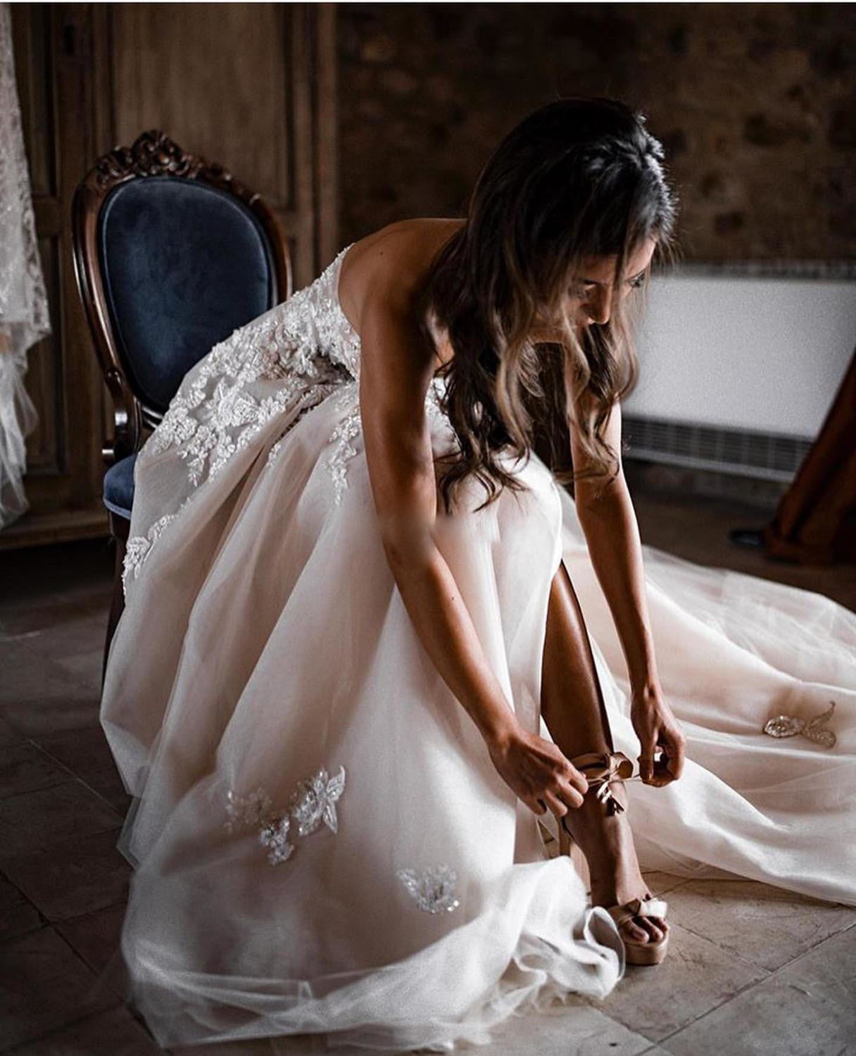 Vestido de novia con apliques de cristal  y flores en 3D tipo boho