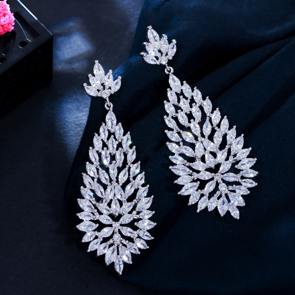 Elegantes aretes para novia en zirconias