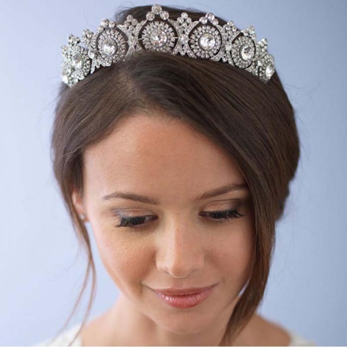 Tiara para novia con cristales circulares