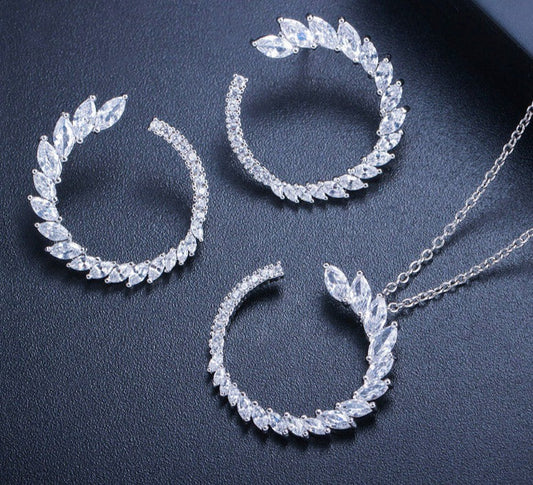 Set de joyería para novia de aretes y collar de zirconias en espiga