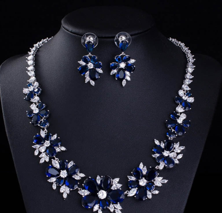 Hermoso set de joyería para novia de collar y aretes de zirconias azules