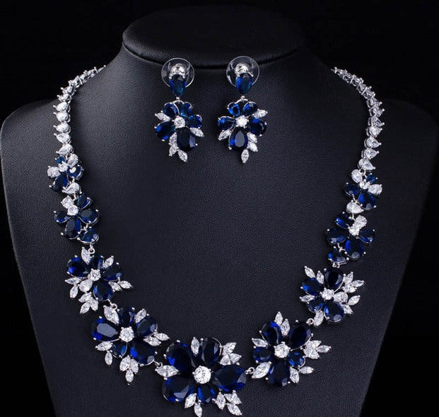 Hermoso set de joyería para novia de collar y aretes de zirconias azules