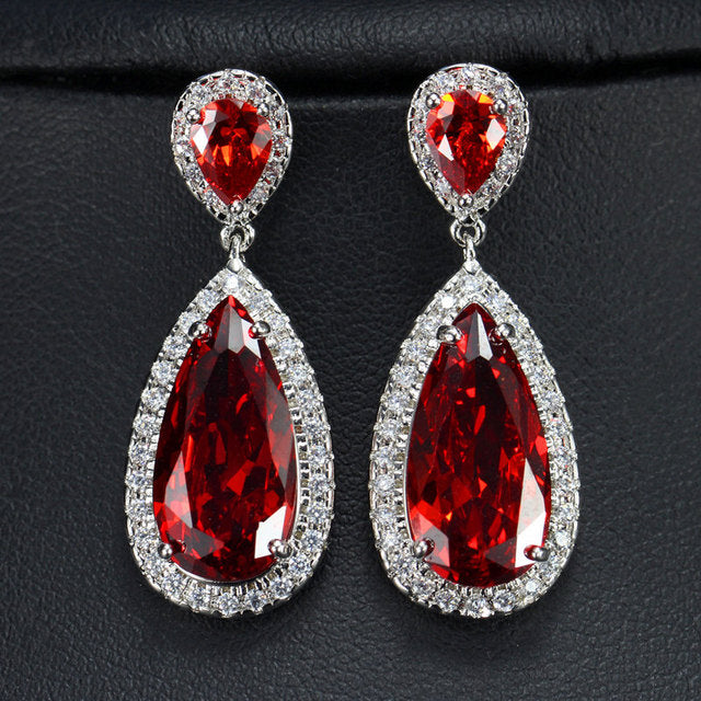 Elegantes aretes para novia de zirconias en gota