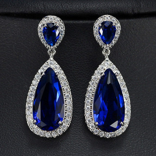 Elegantes aretes para novia de zirconias en gota