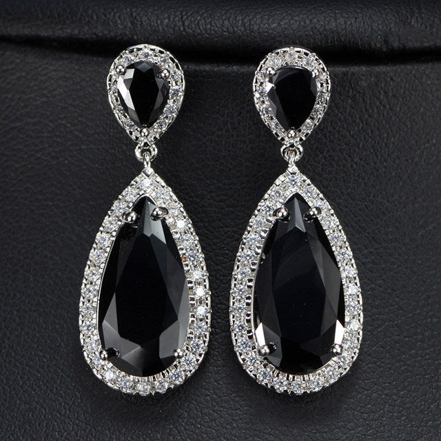 Elegantes aretes para novia de zirconias en gota