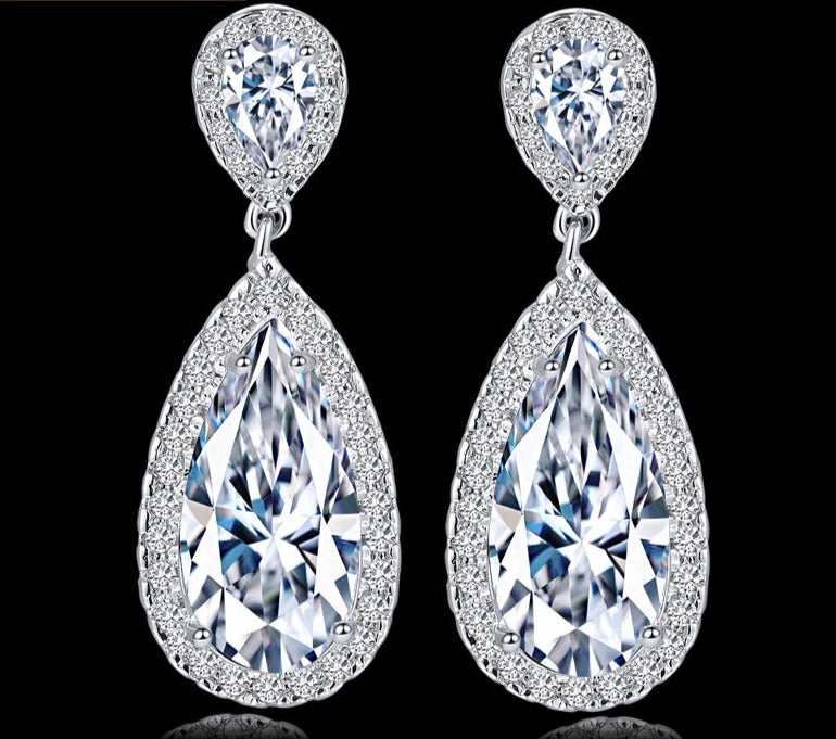 Elegantes aretes para novia de zirconias en gota