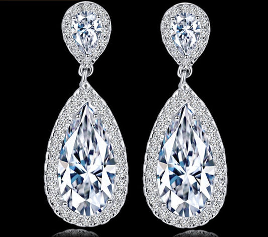 Elegantes aretes para novia de zirconias en gota