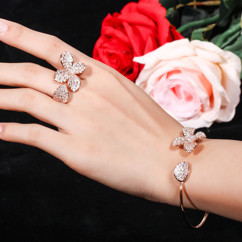 Hermoso set para novia de brazalete y anillo en oro rosado y plata