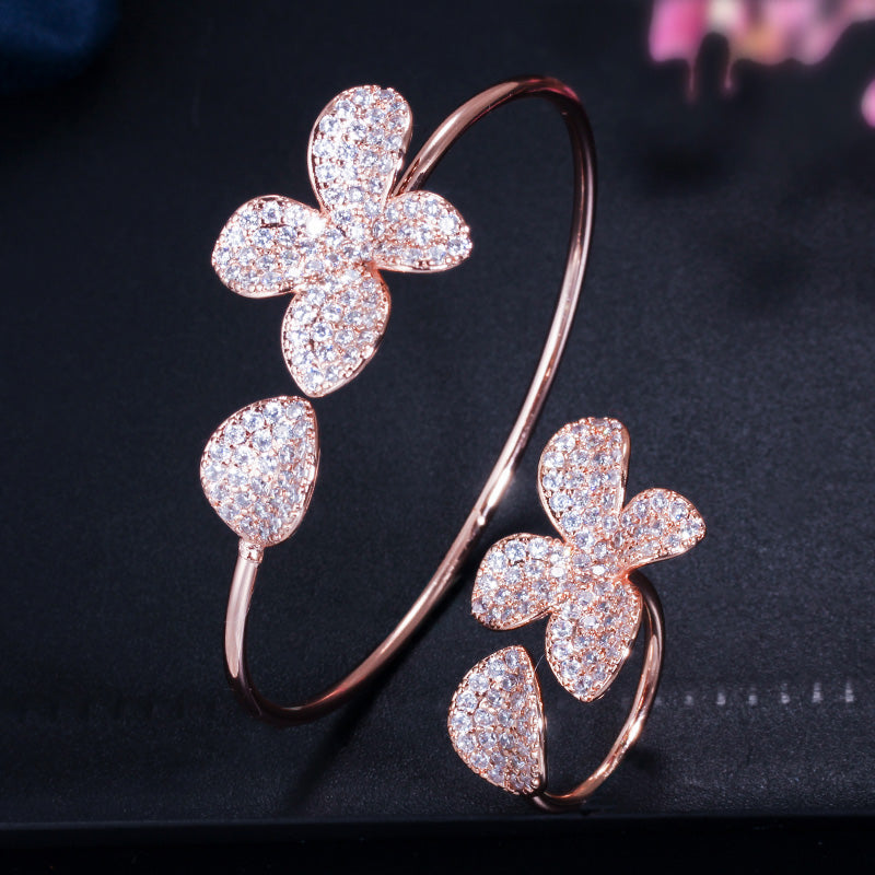 Hermoso set para novia de brazalete y anillo en oro rosado y plata